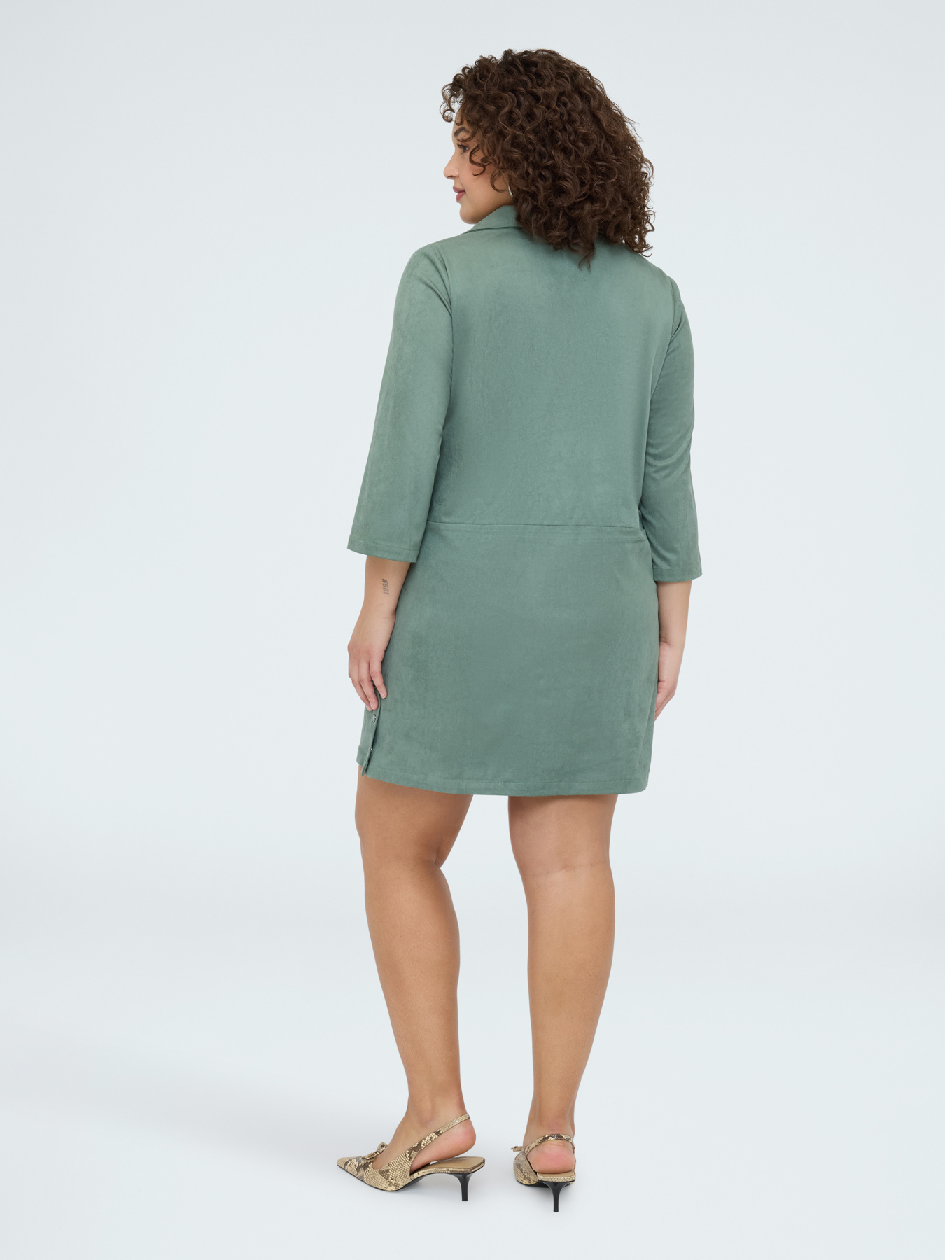 Kurzes Soft-Touch-Kleid mit Polokragen image number 1