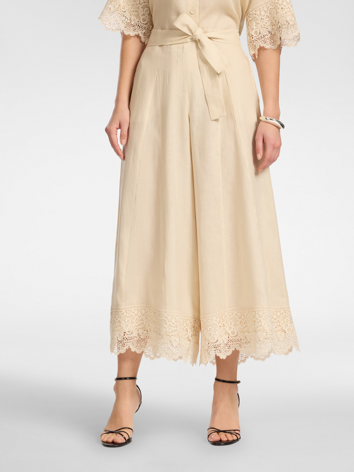 Pantaloni cropped in lino con pizzo image number 2