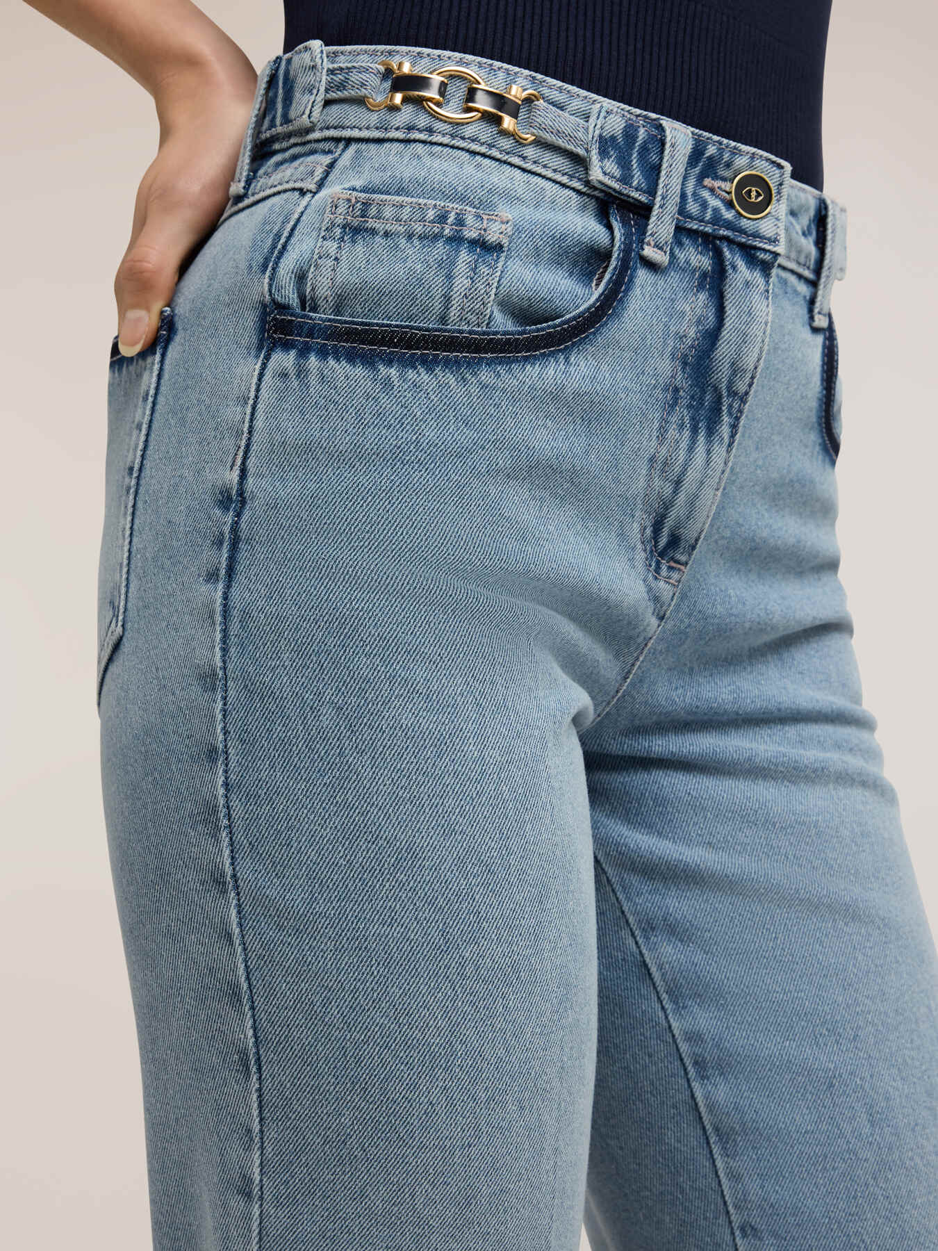 Cropped wide fit jeans with chain image number 3