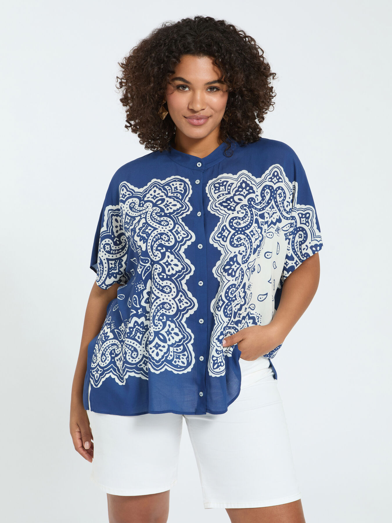 Bluse mit Bandana-Print aus Viskose image number 1