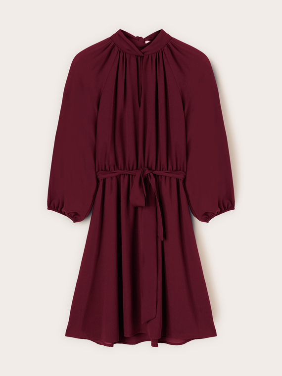 Flie&szlig;endes drapiertes Kleid