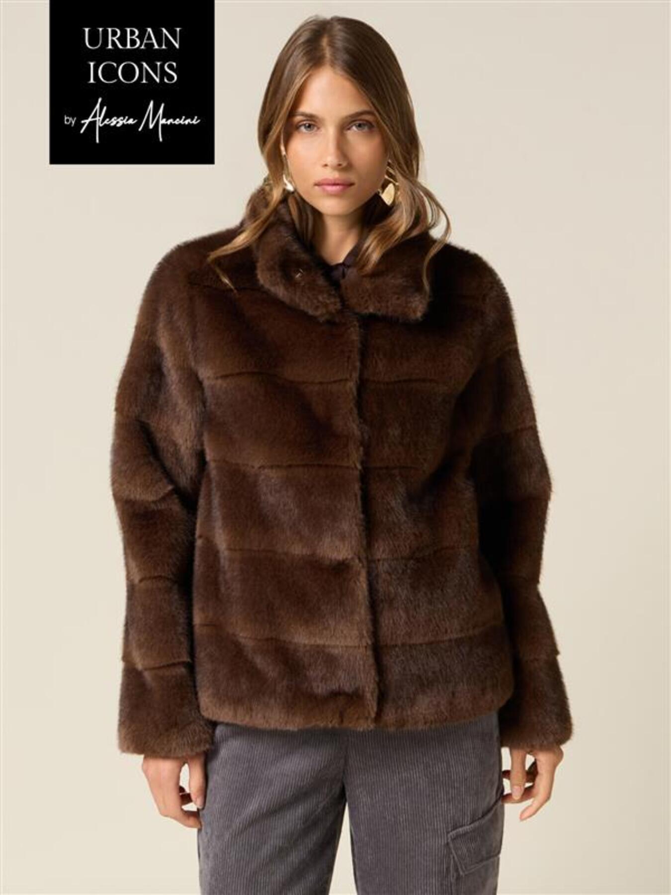 Chaqueta corta efecto peluche image number 0