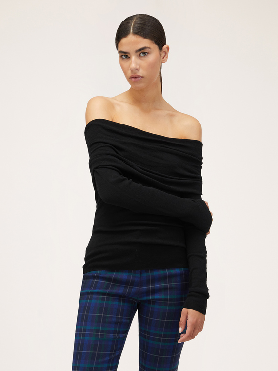 Schulterfreier Pullover aus Wolle