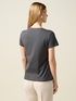 Camiseta con dijes de joyería image number 1