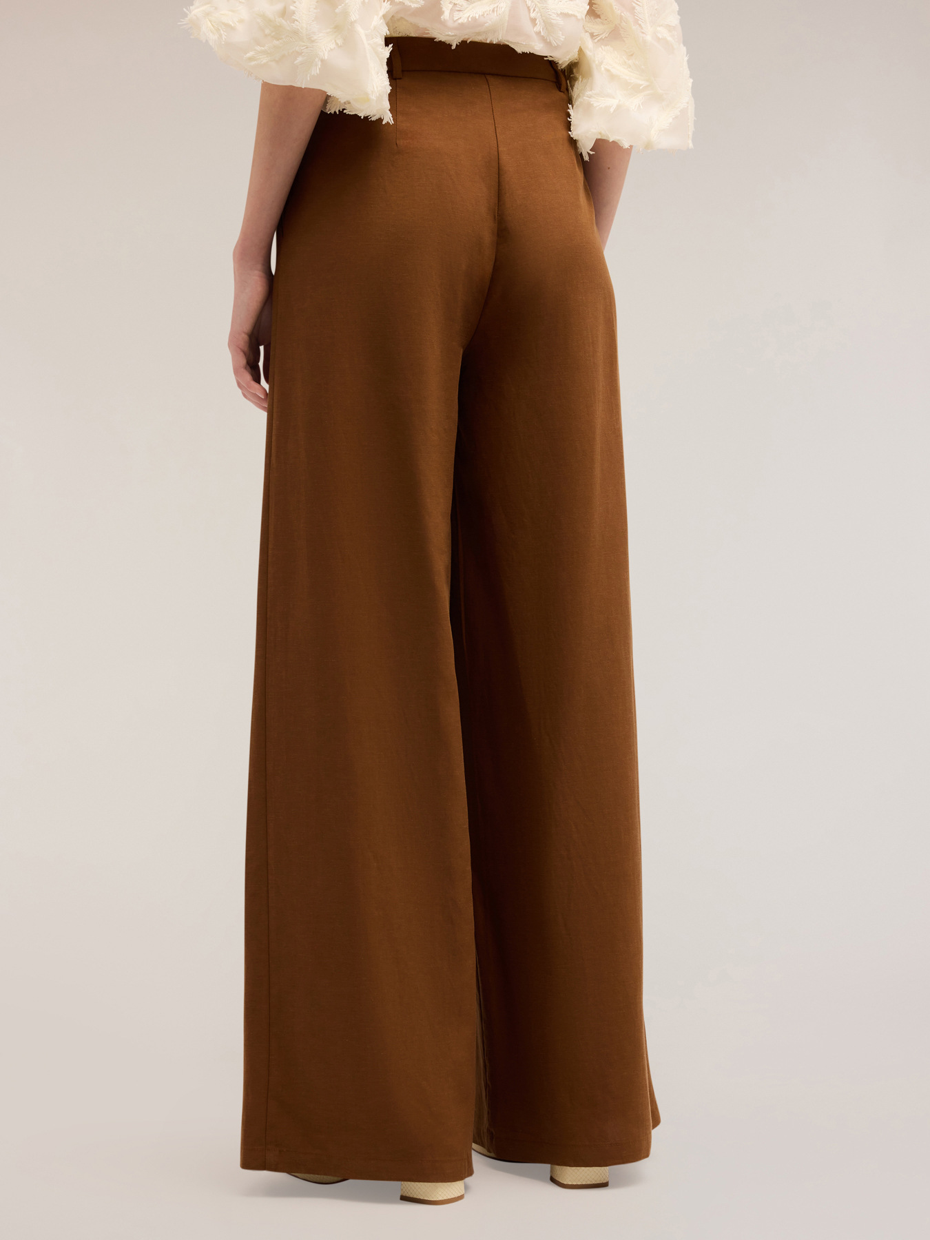 Pleated palazzo trousers in lyocell blend image number 1