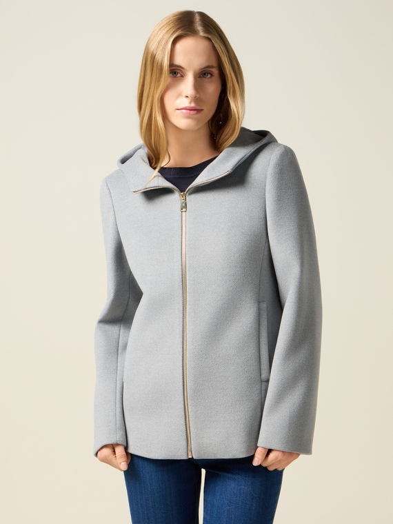 Cappotto corto con cappuccio e zip