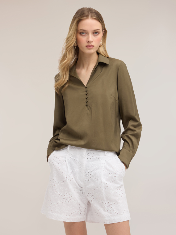 Blusa in raso con colletto