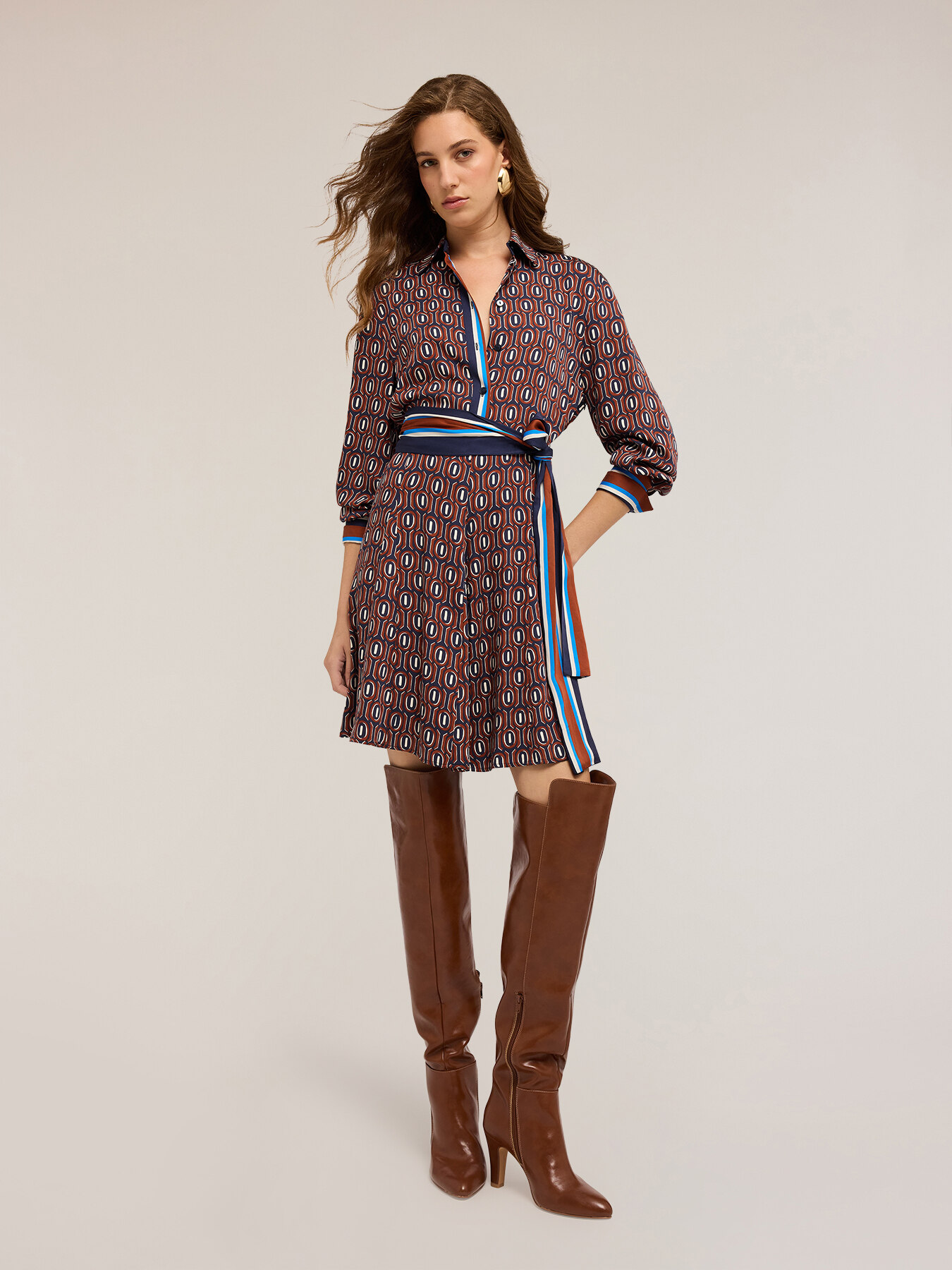 Geometric patterned satin shirtdress image number 3