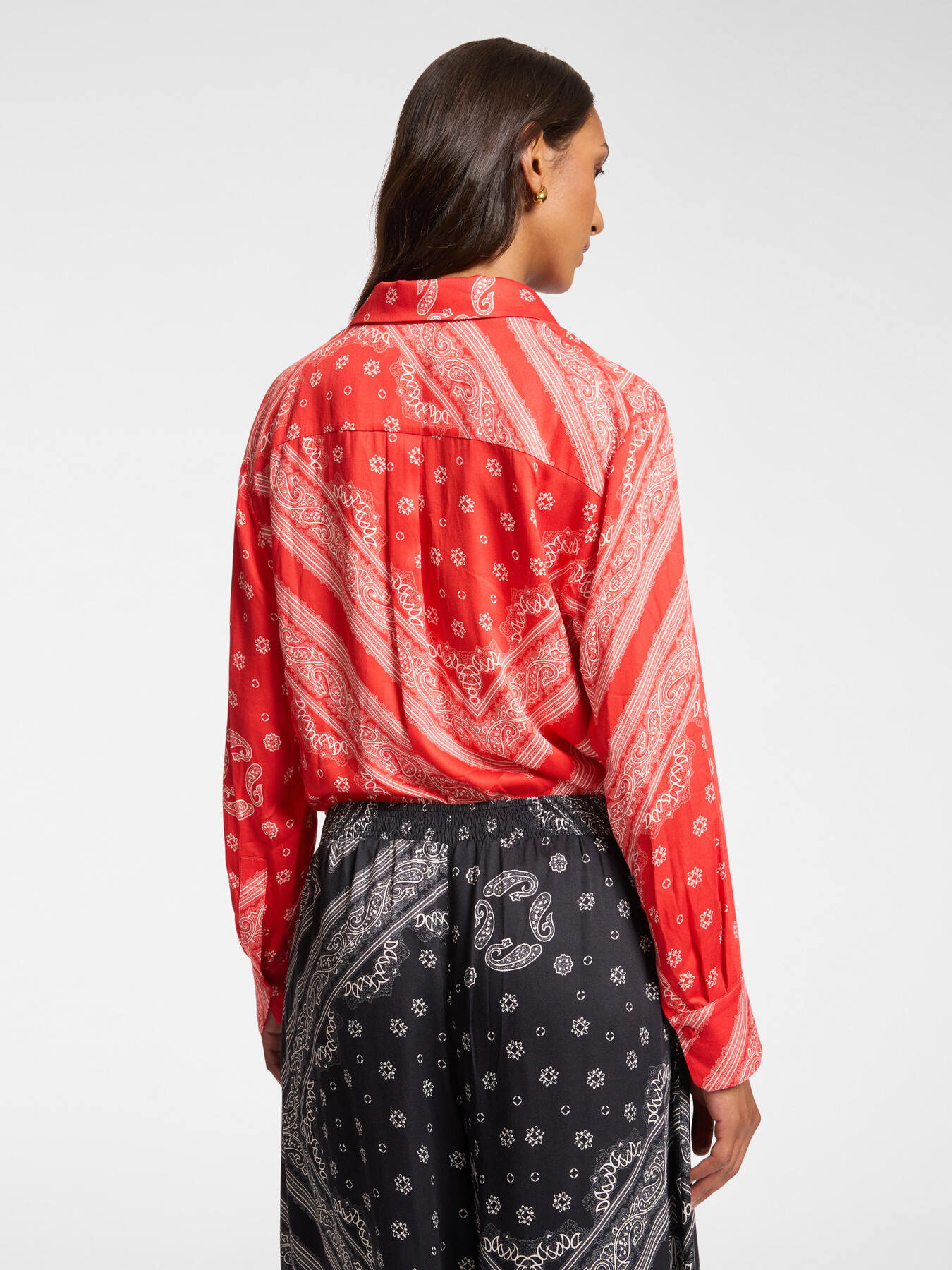 Scarf print shirt image number 1