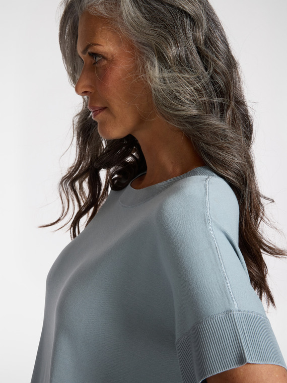 Short-sleeved viscose blend top
