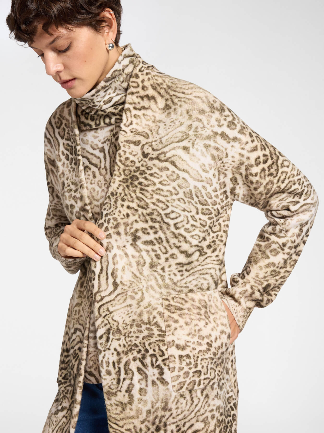 Langer Cardigan im Animalier-Look image number 3
