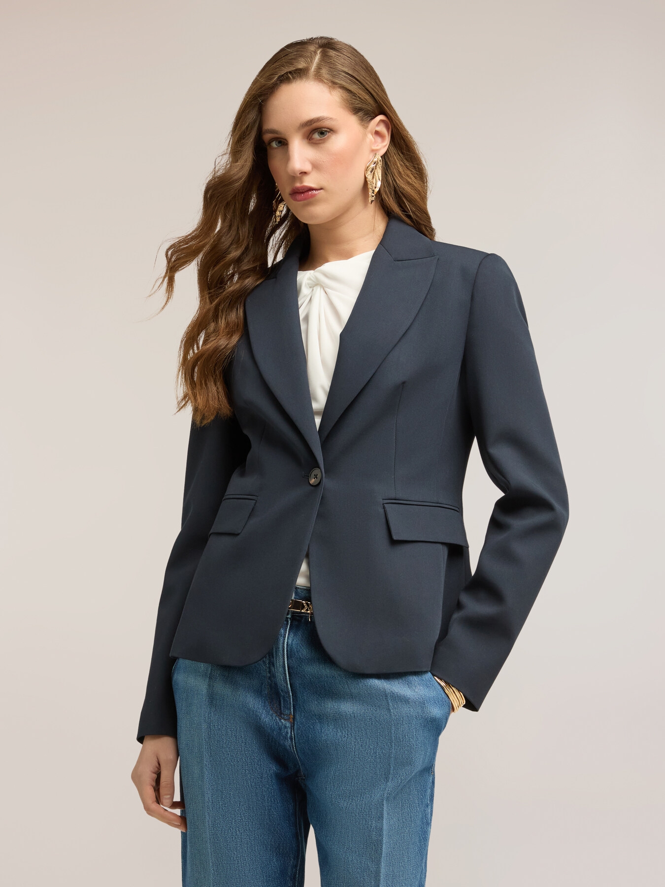 Single-breasted blazer with lapels image number 2