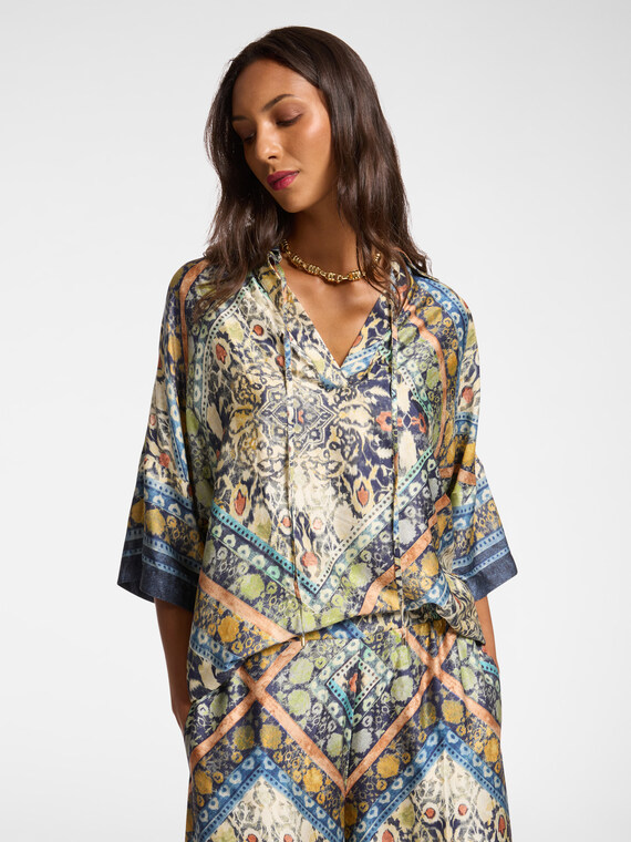 Camisa estampada com cadarços