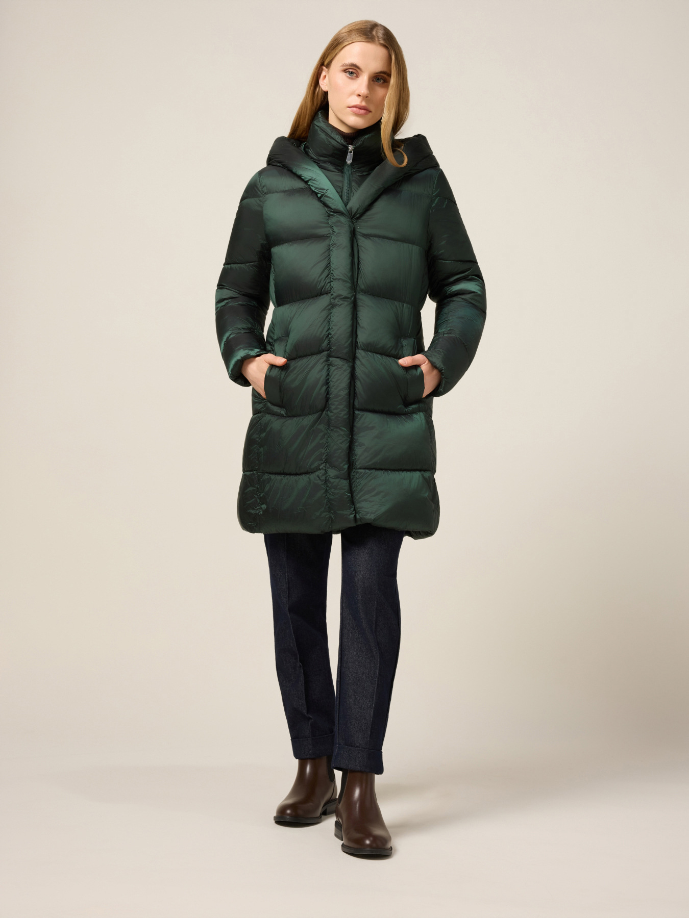 Piumino lungo in nylon con cappuccio image number 0