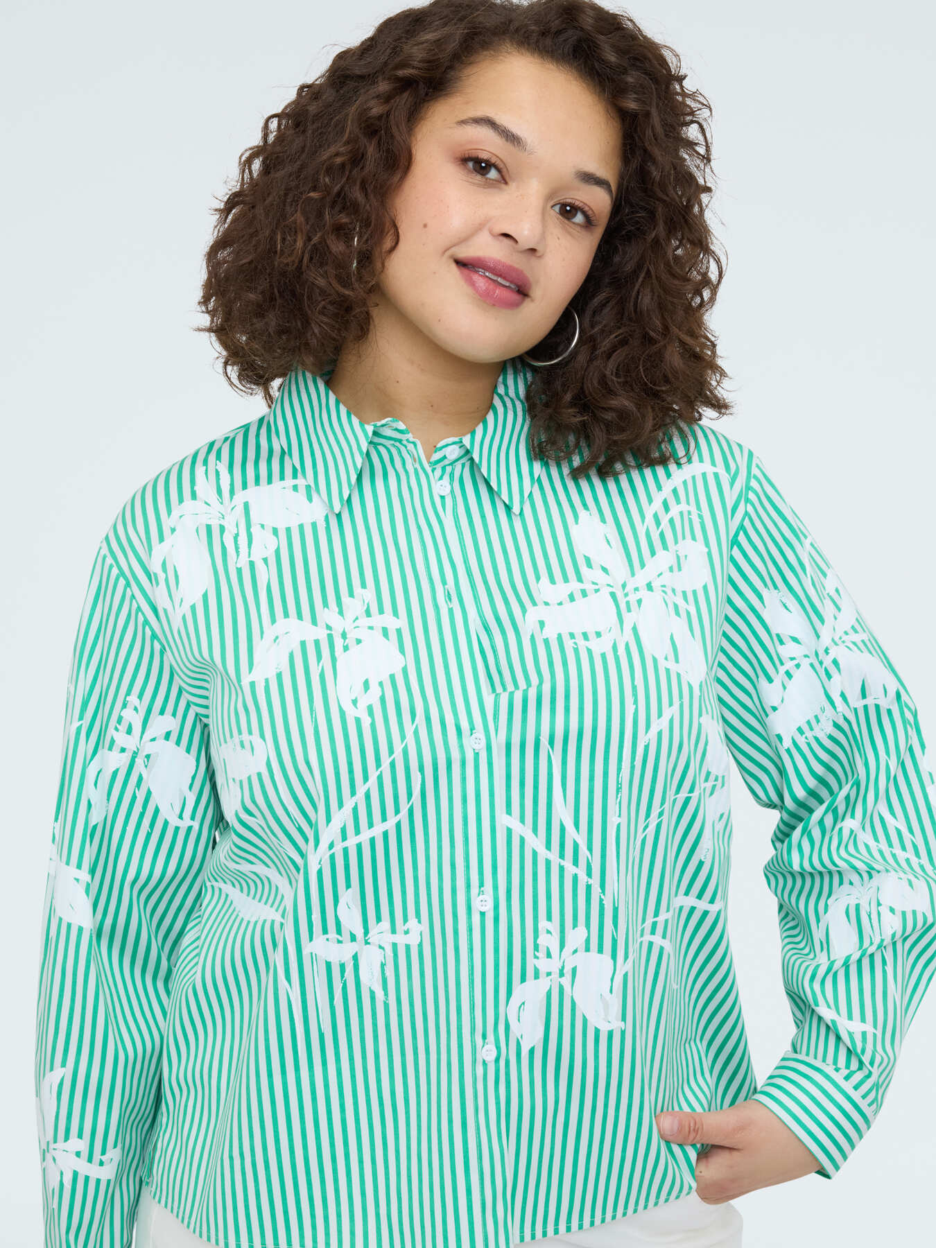 Camisa de rayas con estampado floral image number 4