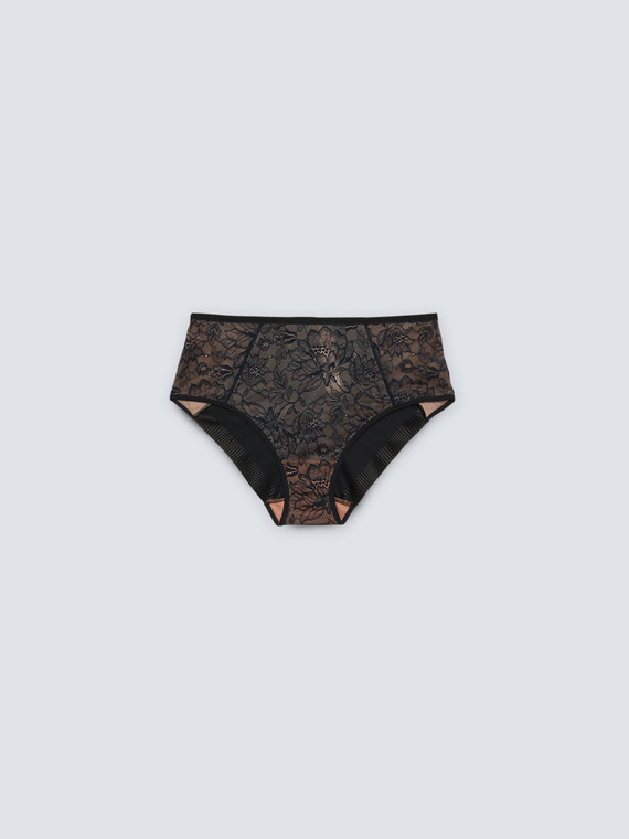 Formender Slip von Triumph mit Spitzenoptik