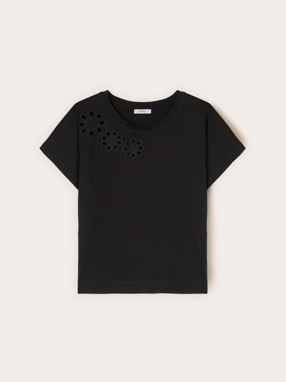 Tricou cu aplicații florale