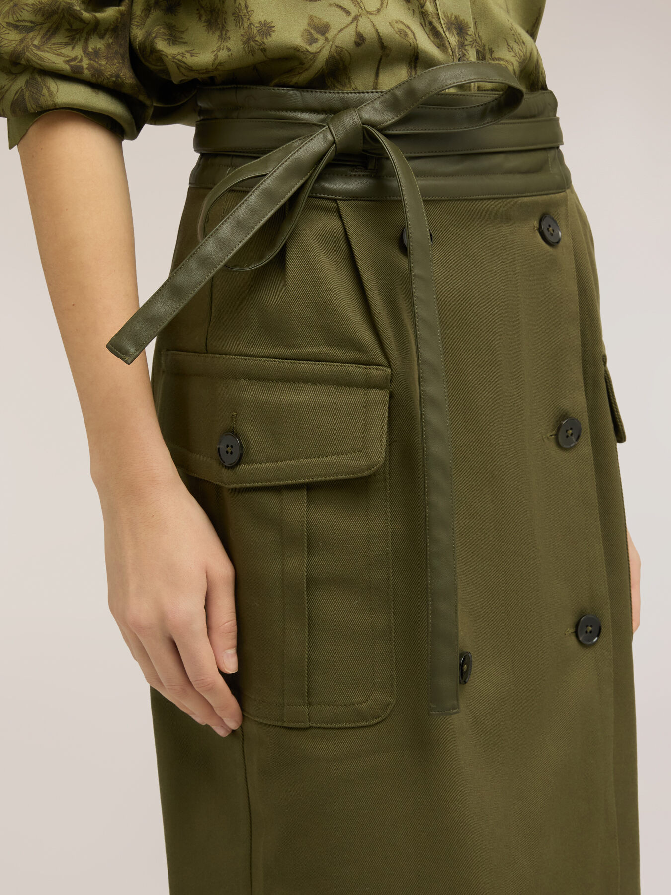 Cargo skirt with belt image number 3
