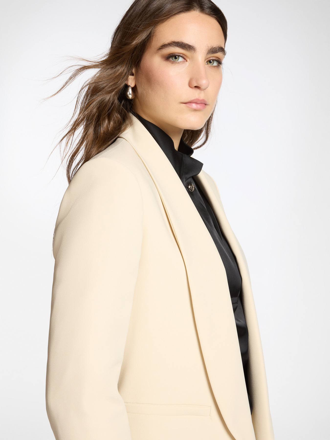 Structured cr&ecirc;pe jacket image number 2
