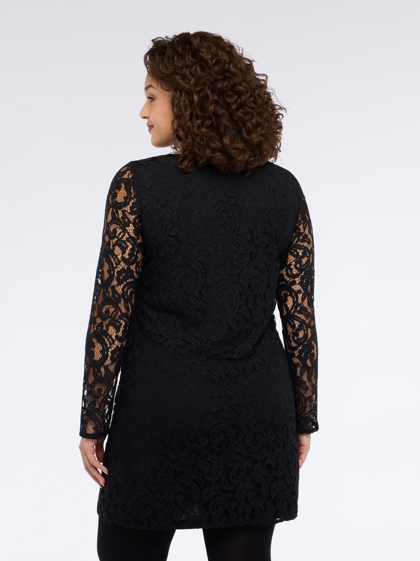 Kurzes Spitzenkleid mit langen Ärmeln image number 1