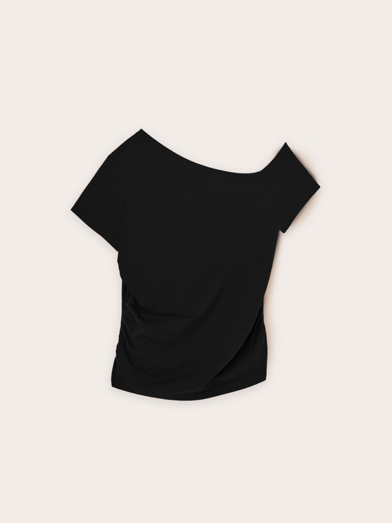 T-shirt à col asymétrique
