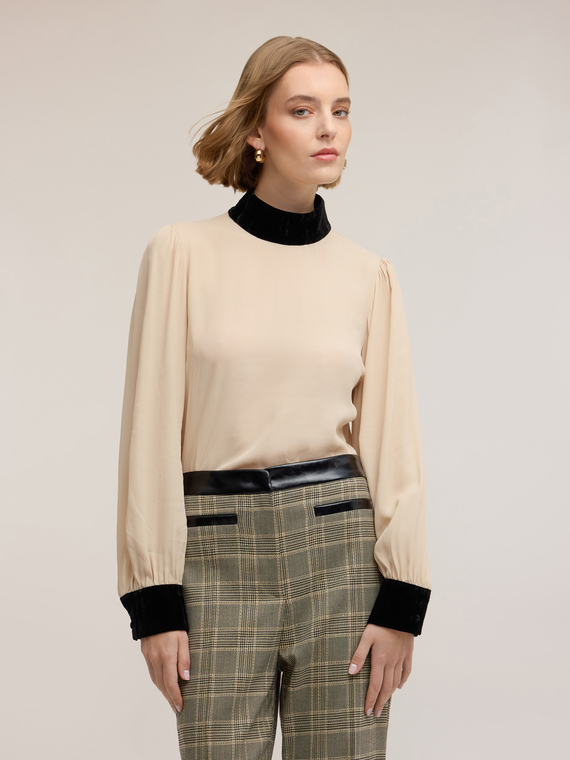 Bluse aus Cr&ecirc;pe mit Samtdetails