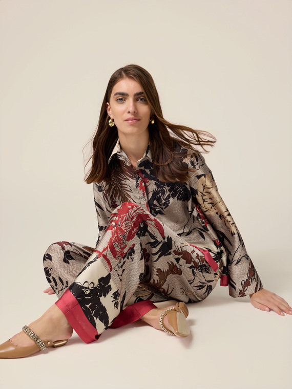Pantaloni palazzo din satin cu imprimeu