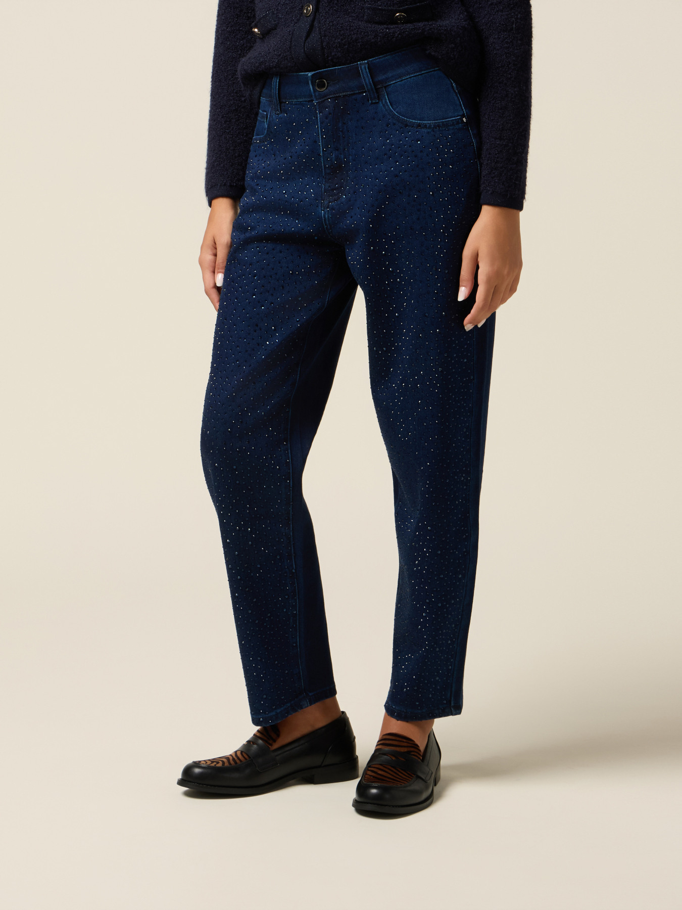 Reguläre Jeans mit Kristallen image number 3