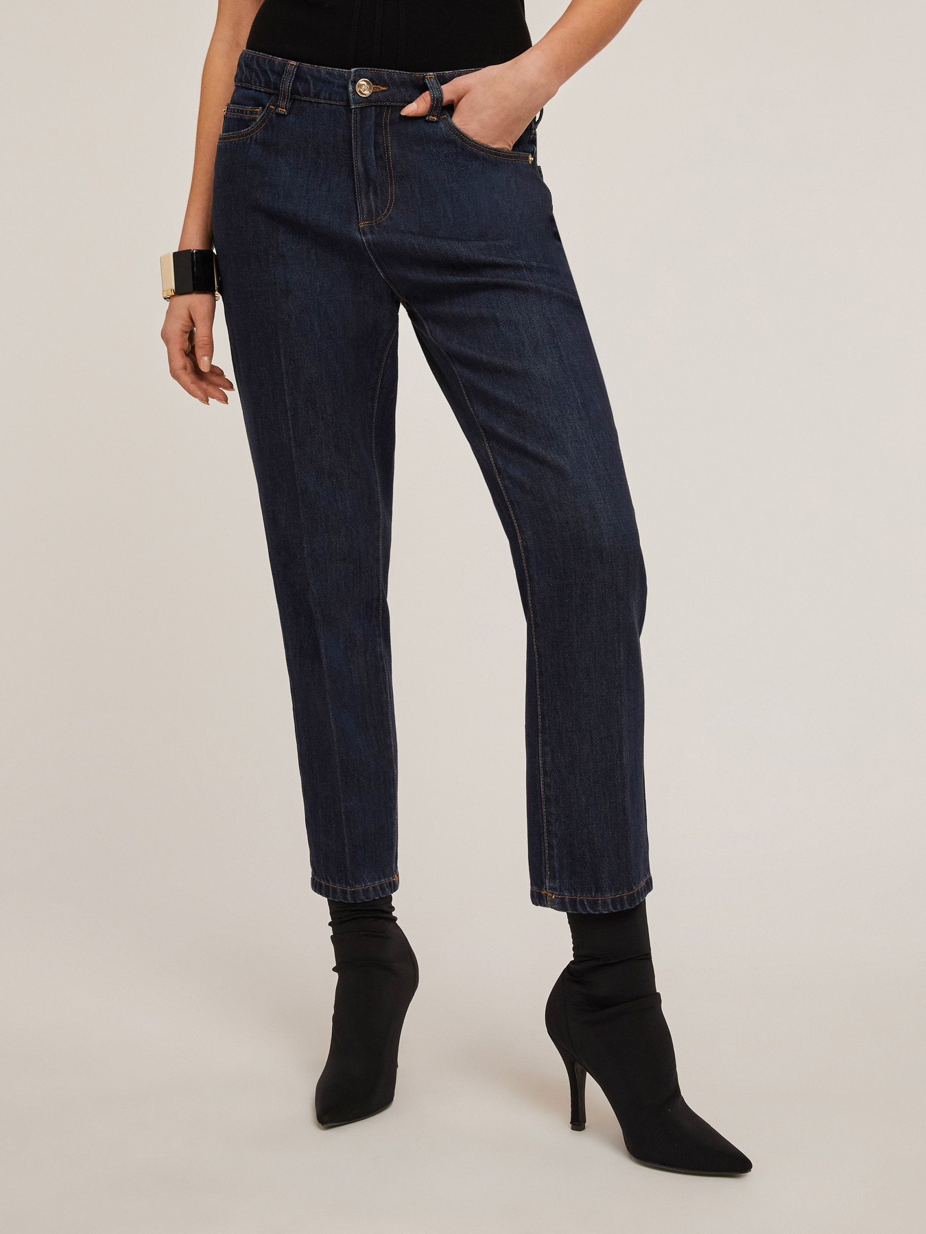 Rianne TENCEL&trade; blend carrot fit jeans image number 0