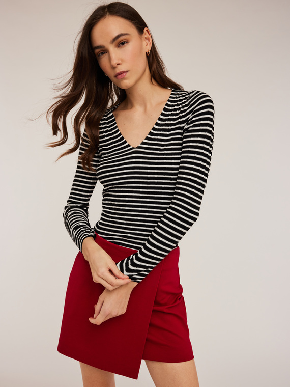 3D rib knit sweater with V-neck