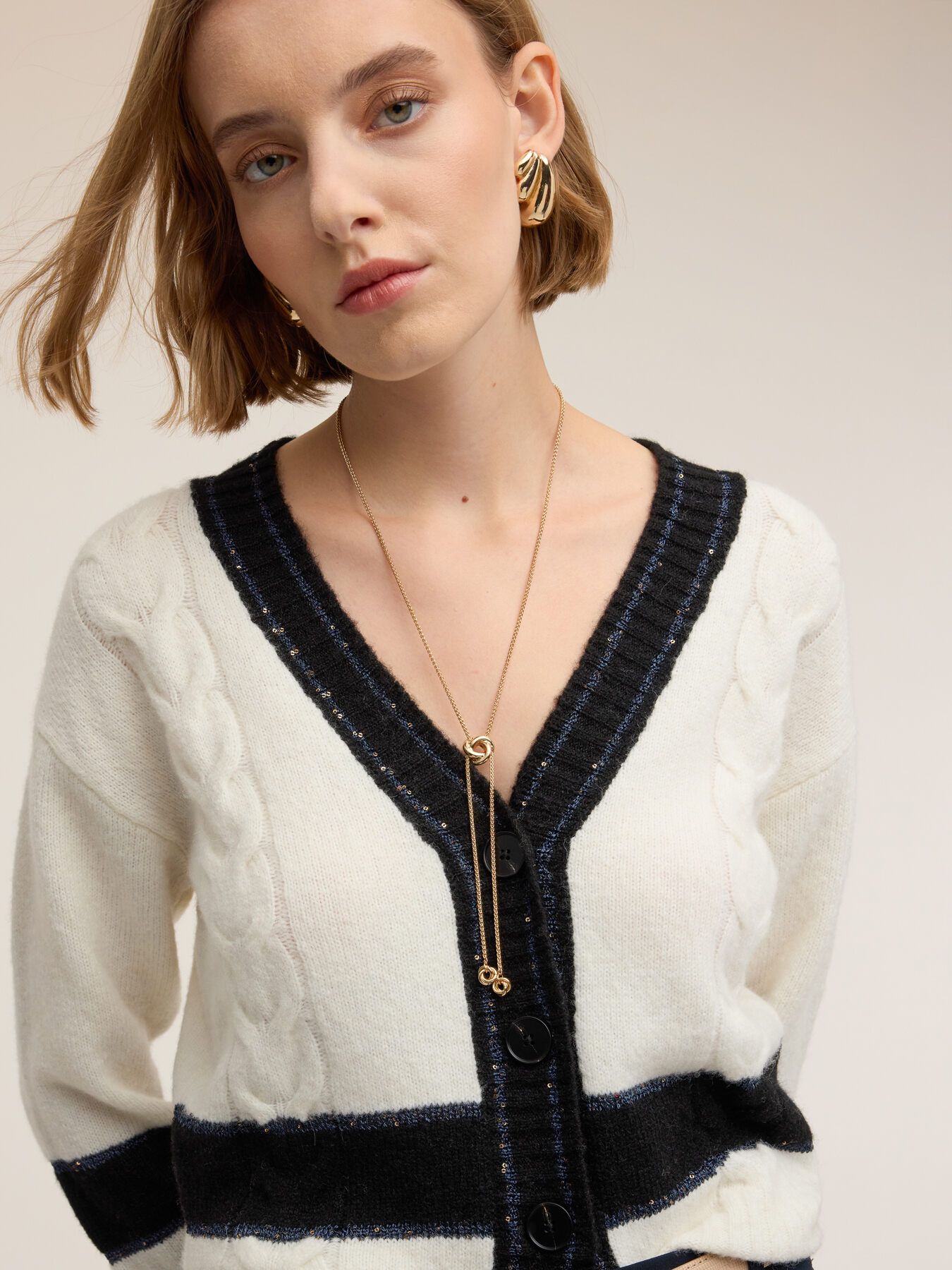 Strickjacke mit Pailletten image number 3