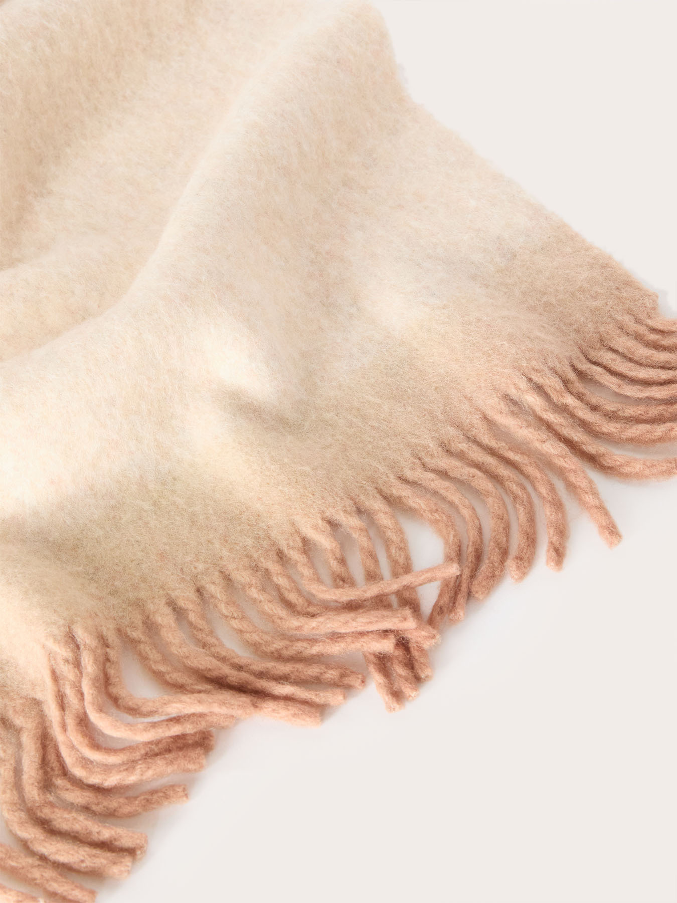 Long gradient scarf with fringes image number 2