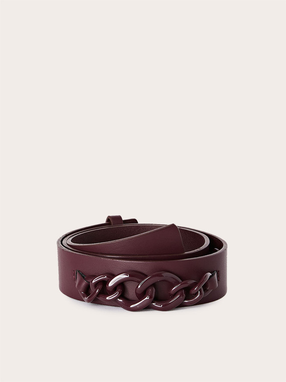Belt with chain pattern