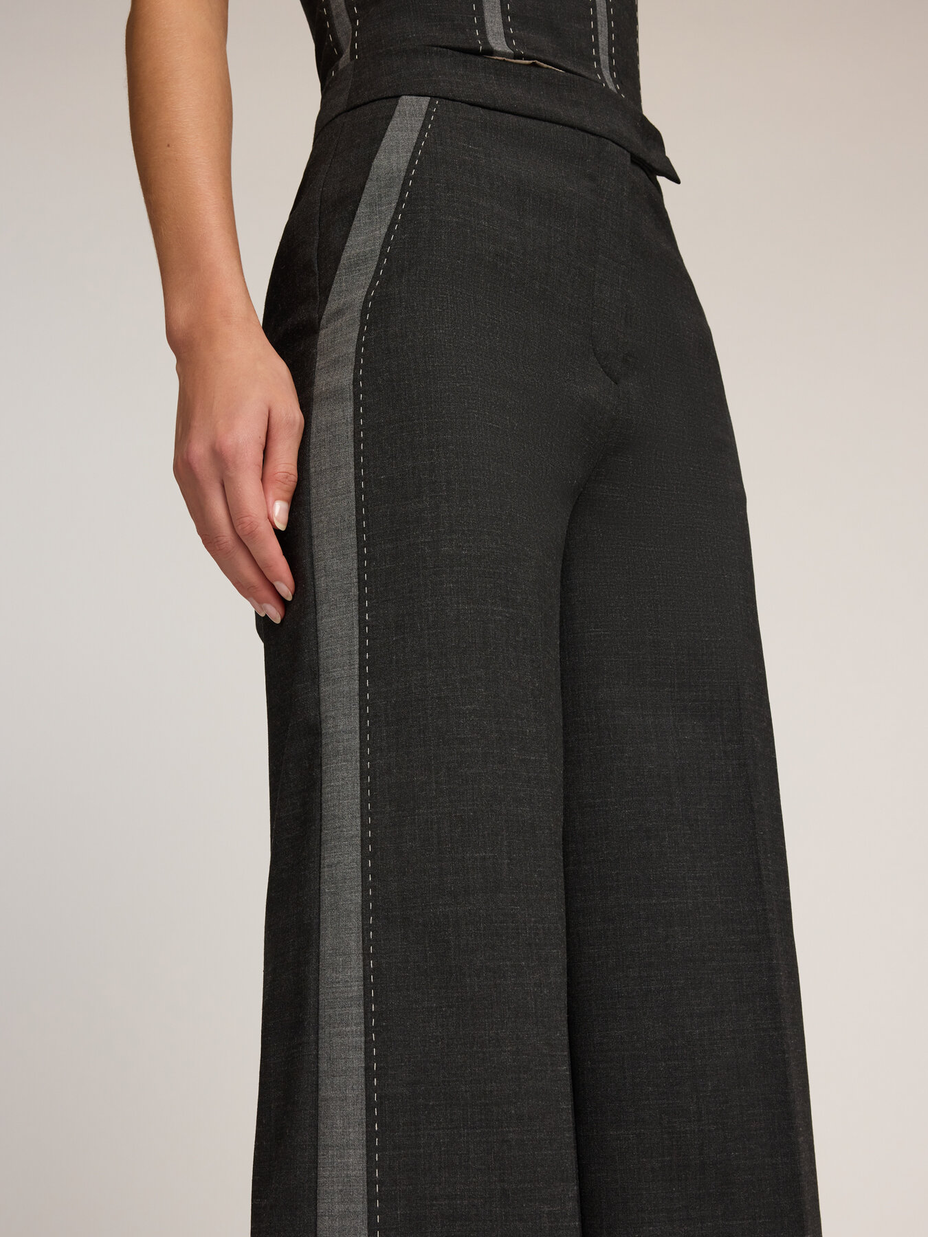 Pantalon palazzo avec bande latérale image number 3