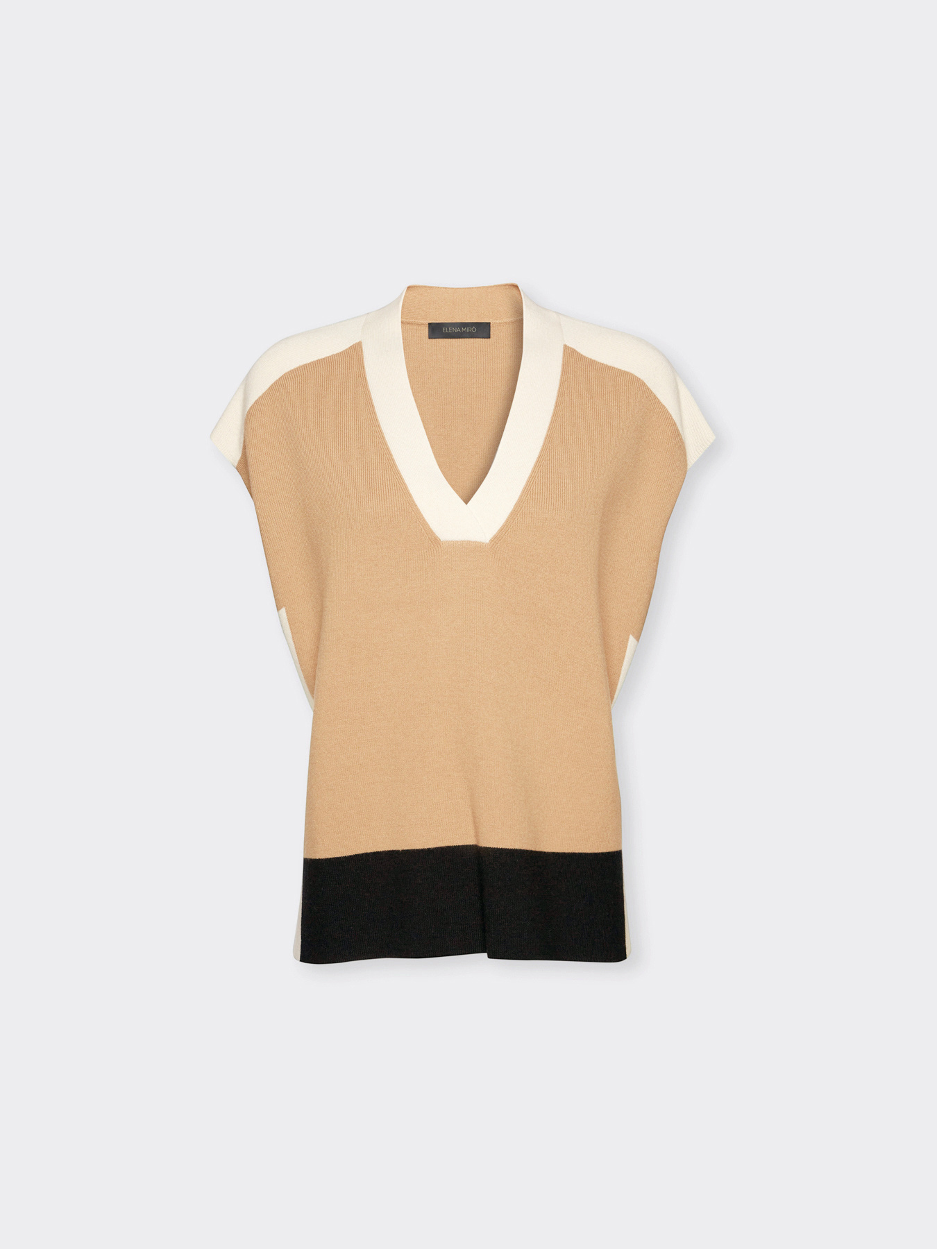 Gilet d&eacute;collet&eacute; en V image number 4