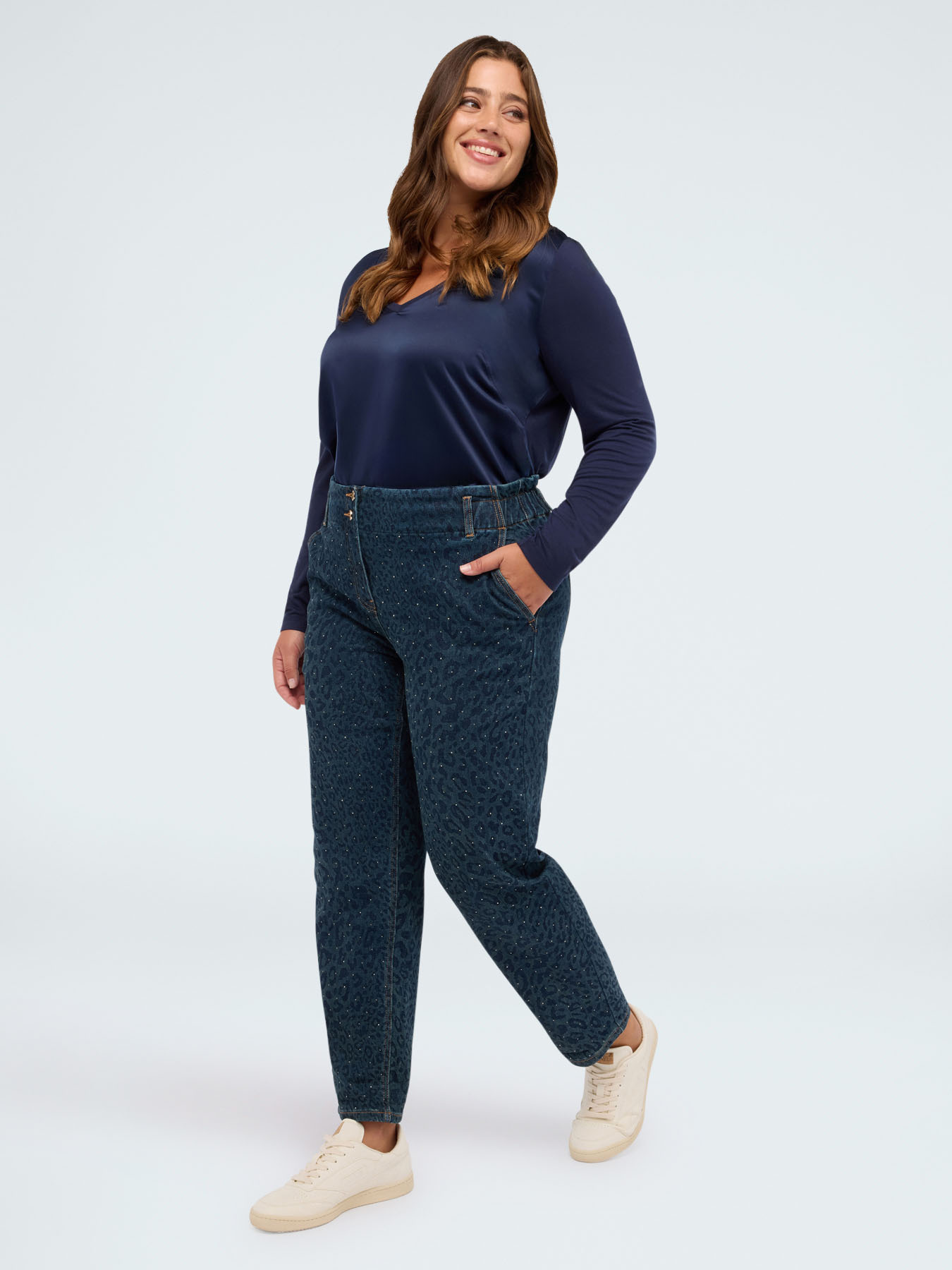 Zweistoffiges T-Shirt mit V-Ausschnitt und langen &Auml;rmeln image number 2