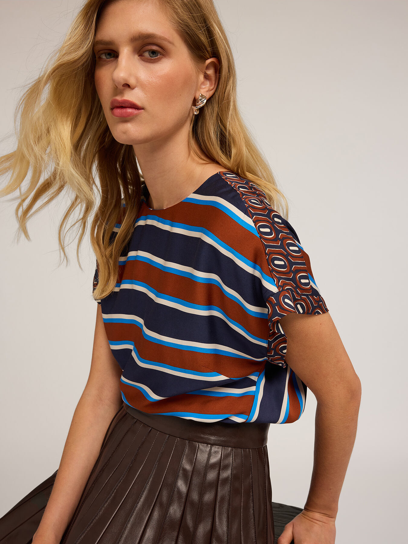 Striped pattern kimono blouse image number 2