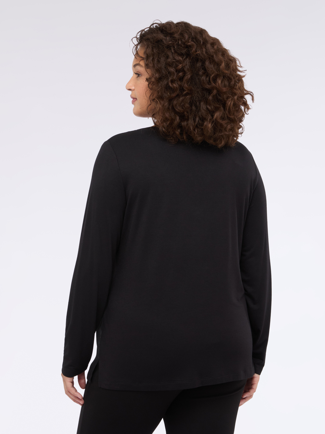 Zweistoffiges T-Shirt mit V-Ausschnitt und langen Ärmeln image number 1