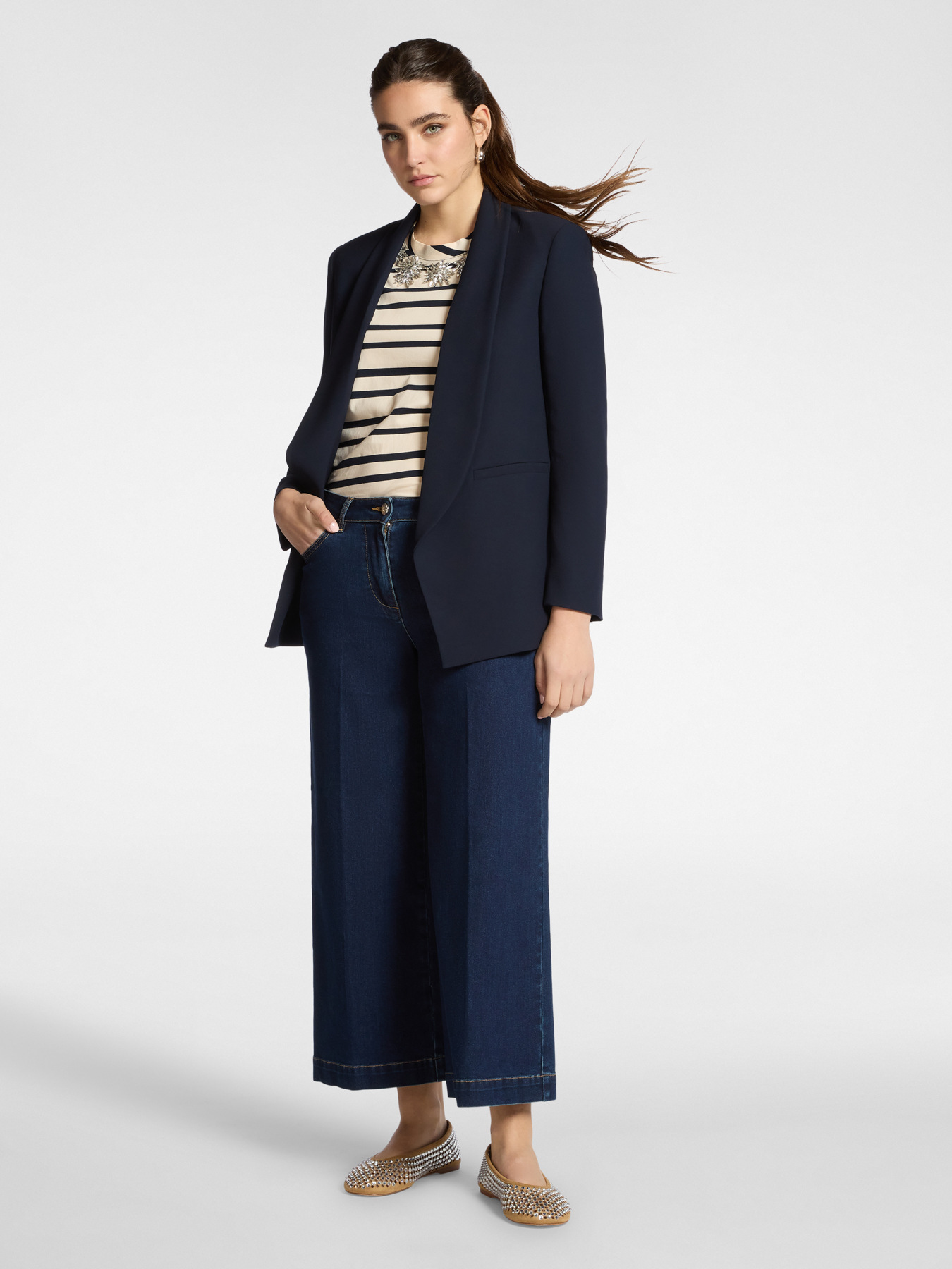Structured cr&ecirc;pe jacket image number 2
