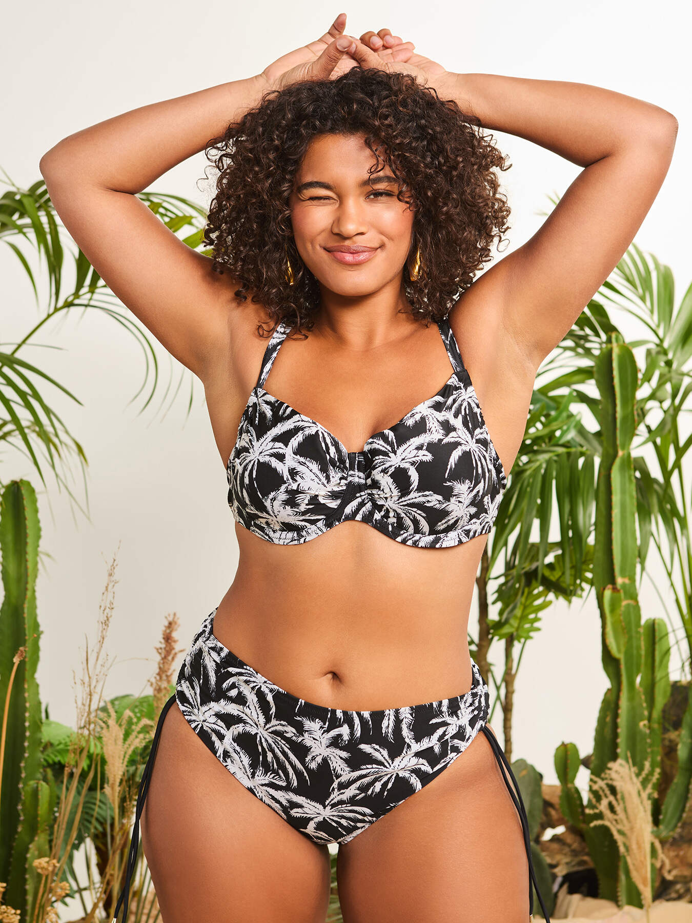 Bikini mit tropischem Print und Schn&uuml;ren image number 0