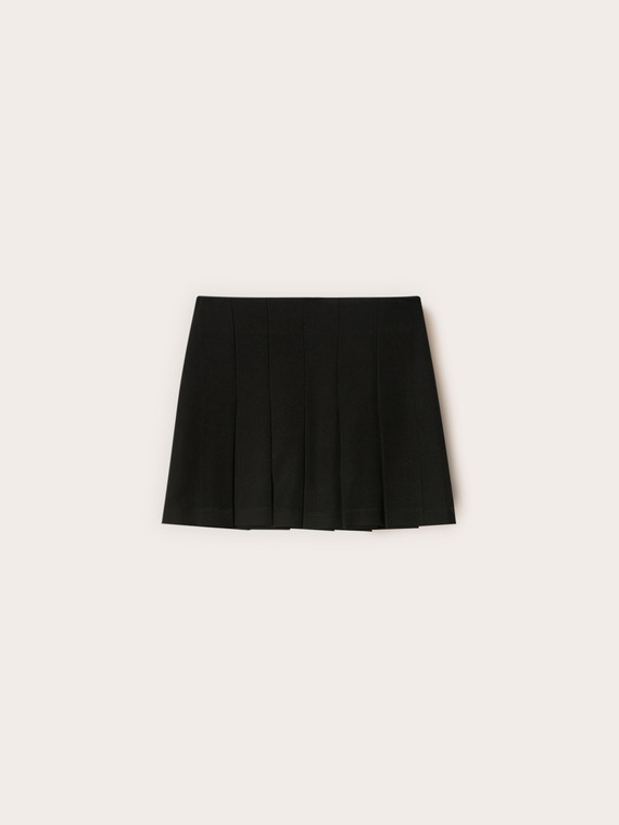 Pleated short skirt