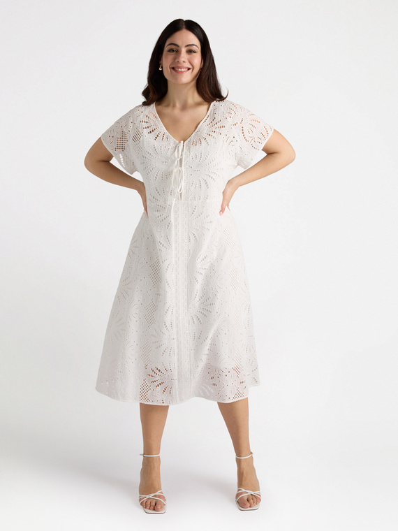 Langes Kleid aus Baumwolle mit Lochstickerei