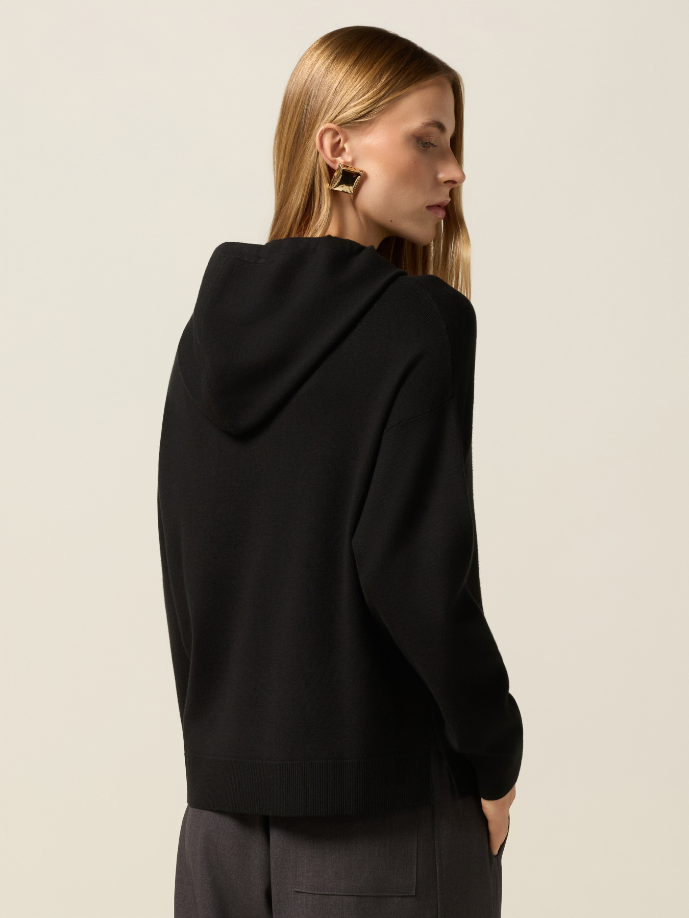 Kapuzenpullover mit Pailletten image number 1