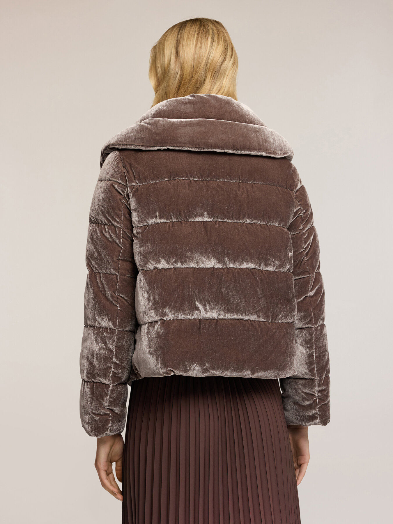 Heavy quilted velvet down jacket image number 1