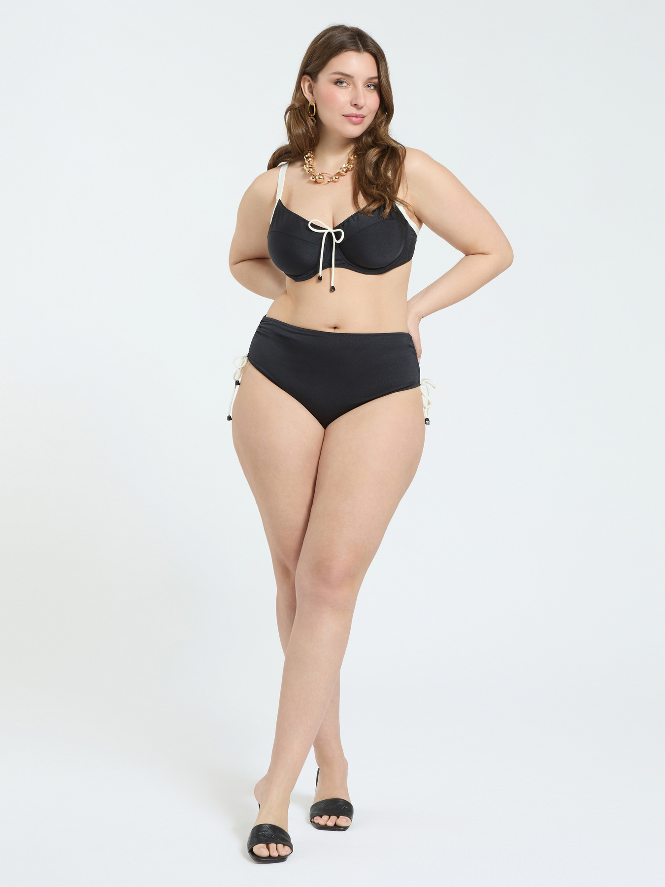 Zweiteiliger Bikini mit Kontrastdetails image number 3