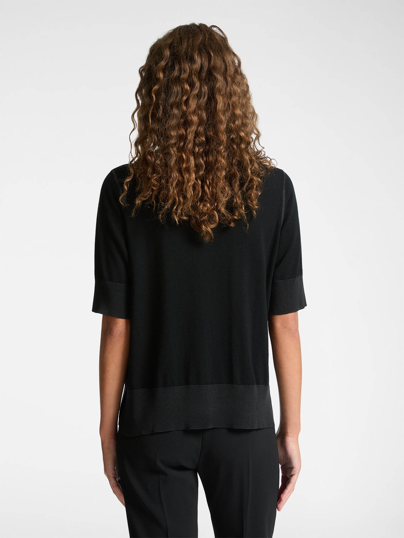 Short-sleeved wool sweater image number 1