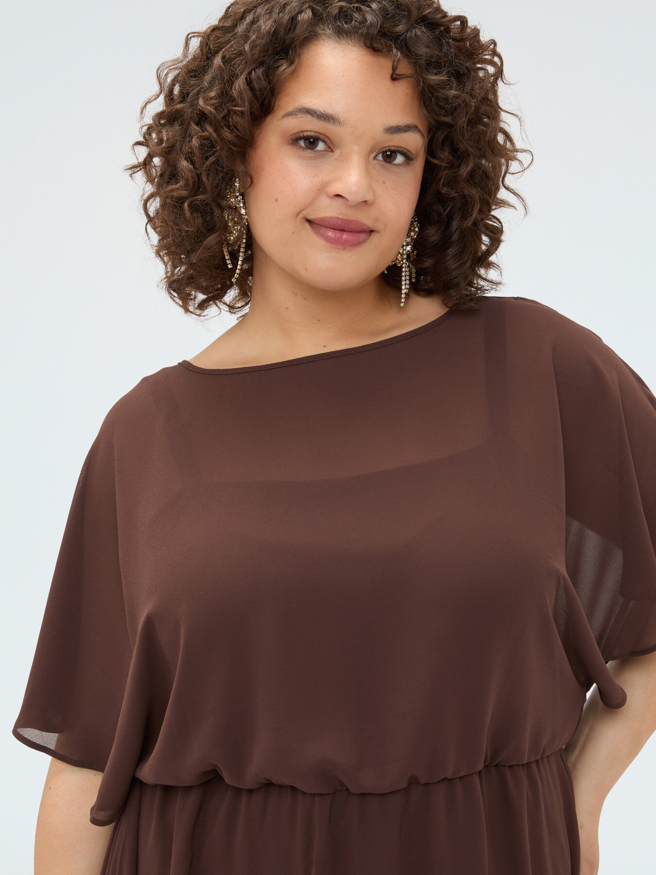 Kleid aus Georgette mit asymmetrischem Saum image number 3