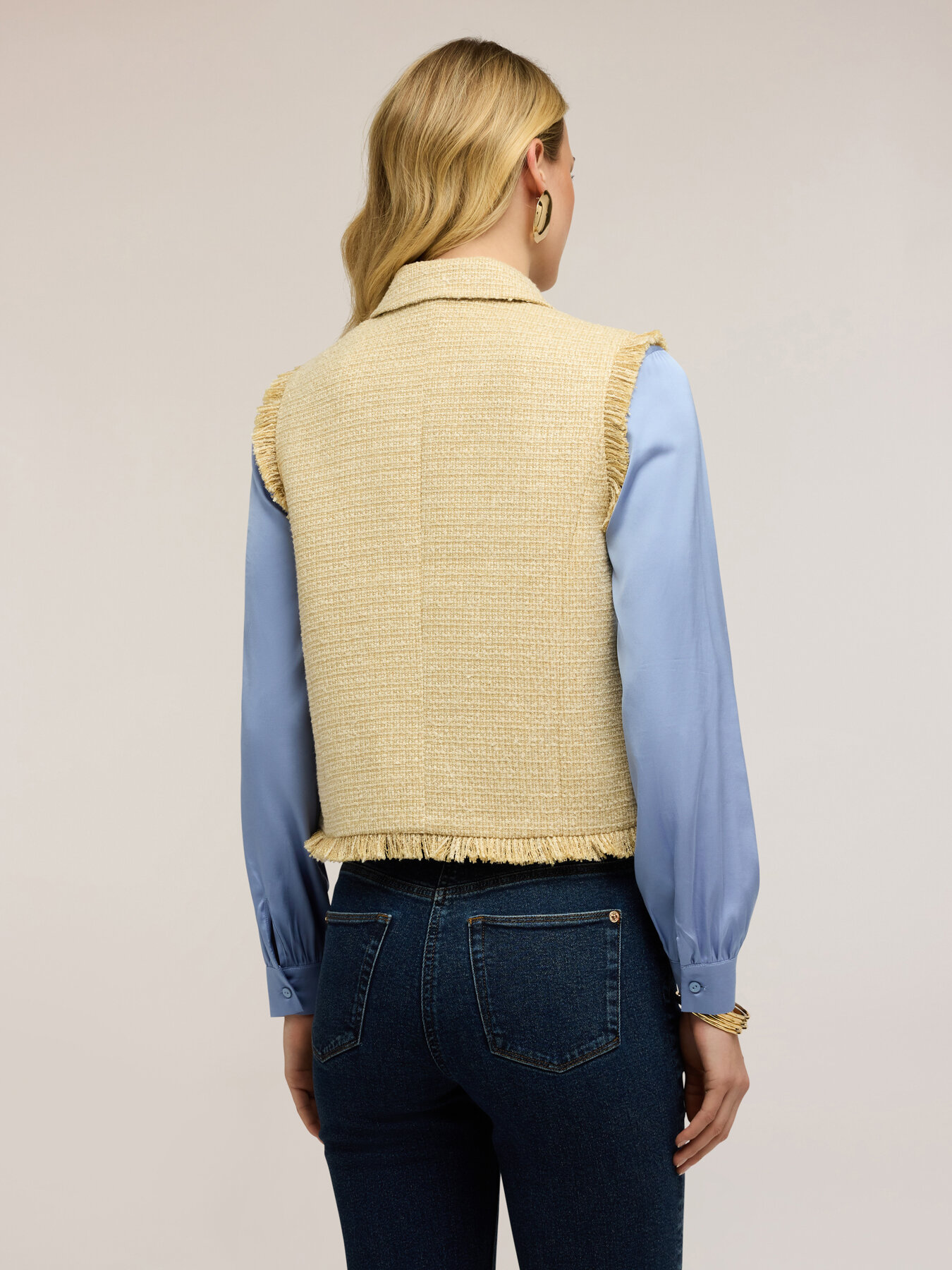 Boucl&eacute; vest with fringes image number 1