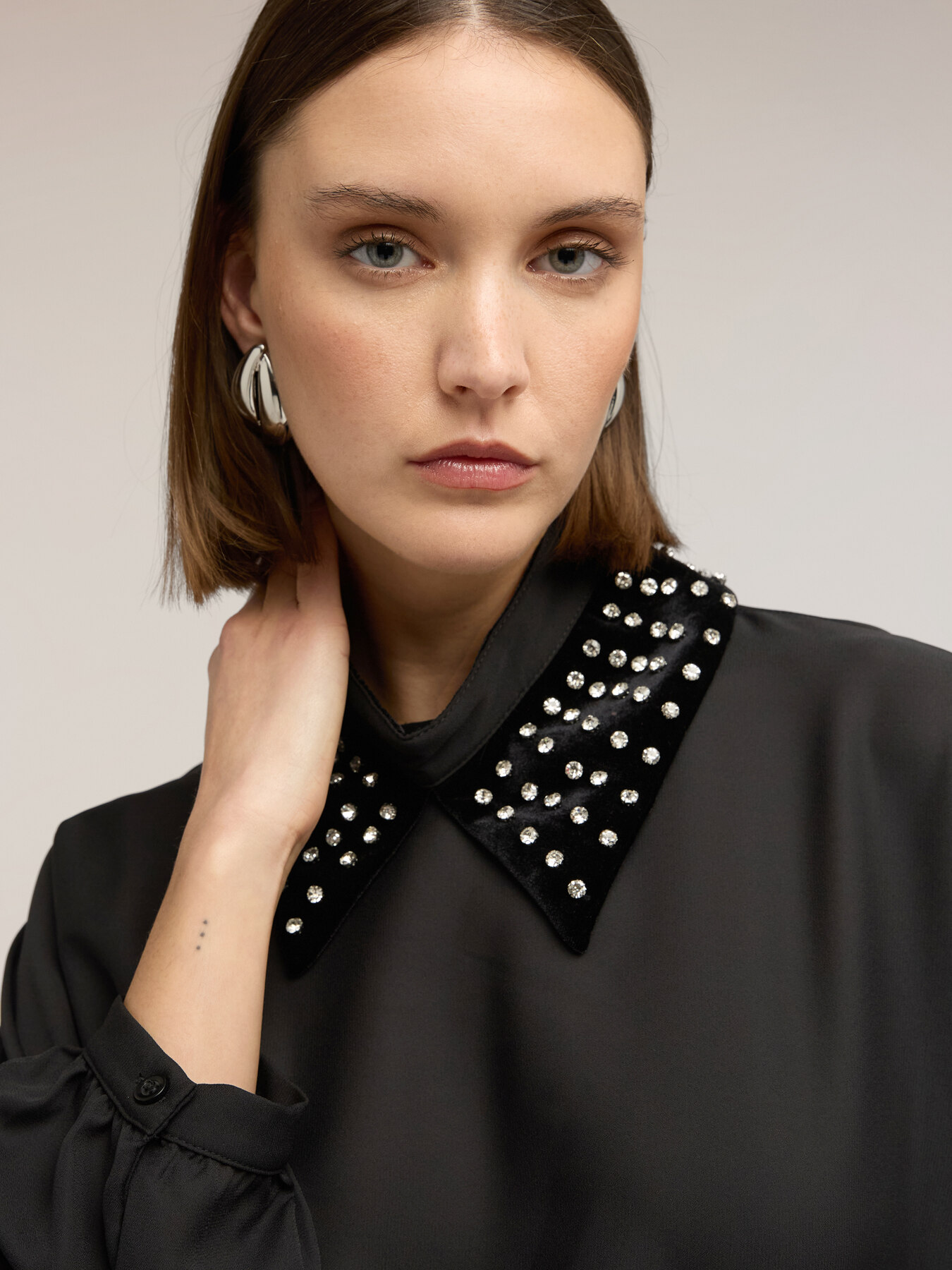 Blusa in georgette con colletto ricamato image number 3