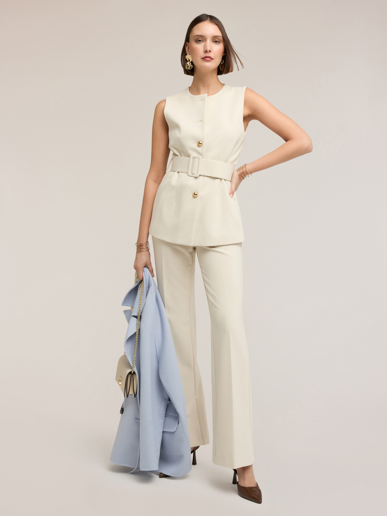 Gilet simple boutonnage avec boutons m&eacute;talliques et ceinture image number 2